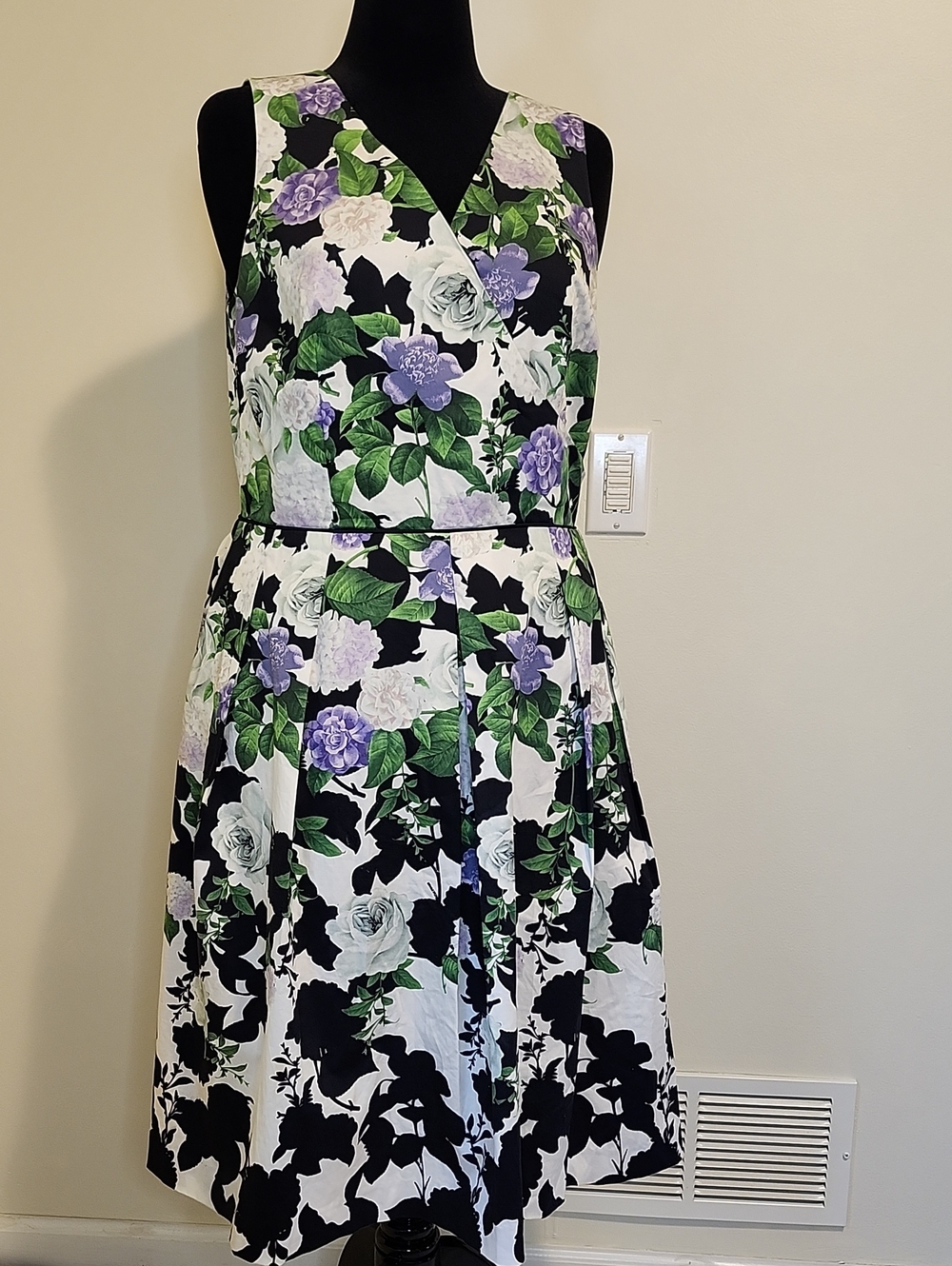 TALBOTS Vibrant Floral V‑Neck A-Line Midi Dress Pockets